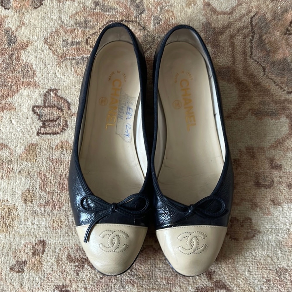 Chanel flats black & beige size 37 (runs small, fits 6.5 best)